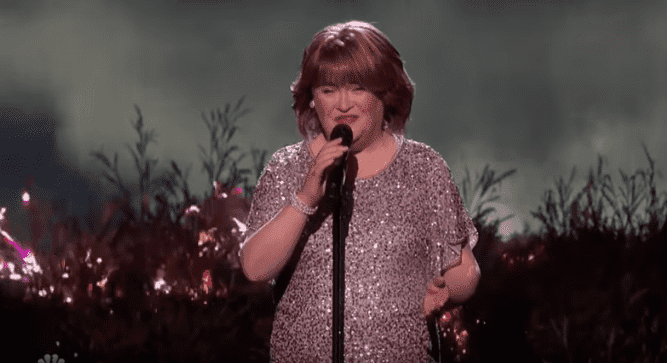 Susan Boyle singing Les Misérables’ "I Dreamed a Dream" on "America’s Got Talent" at the Dolby Theatre in Hollywood | Photo: YouTube/Talent Recap 
