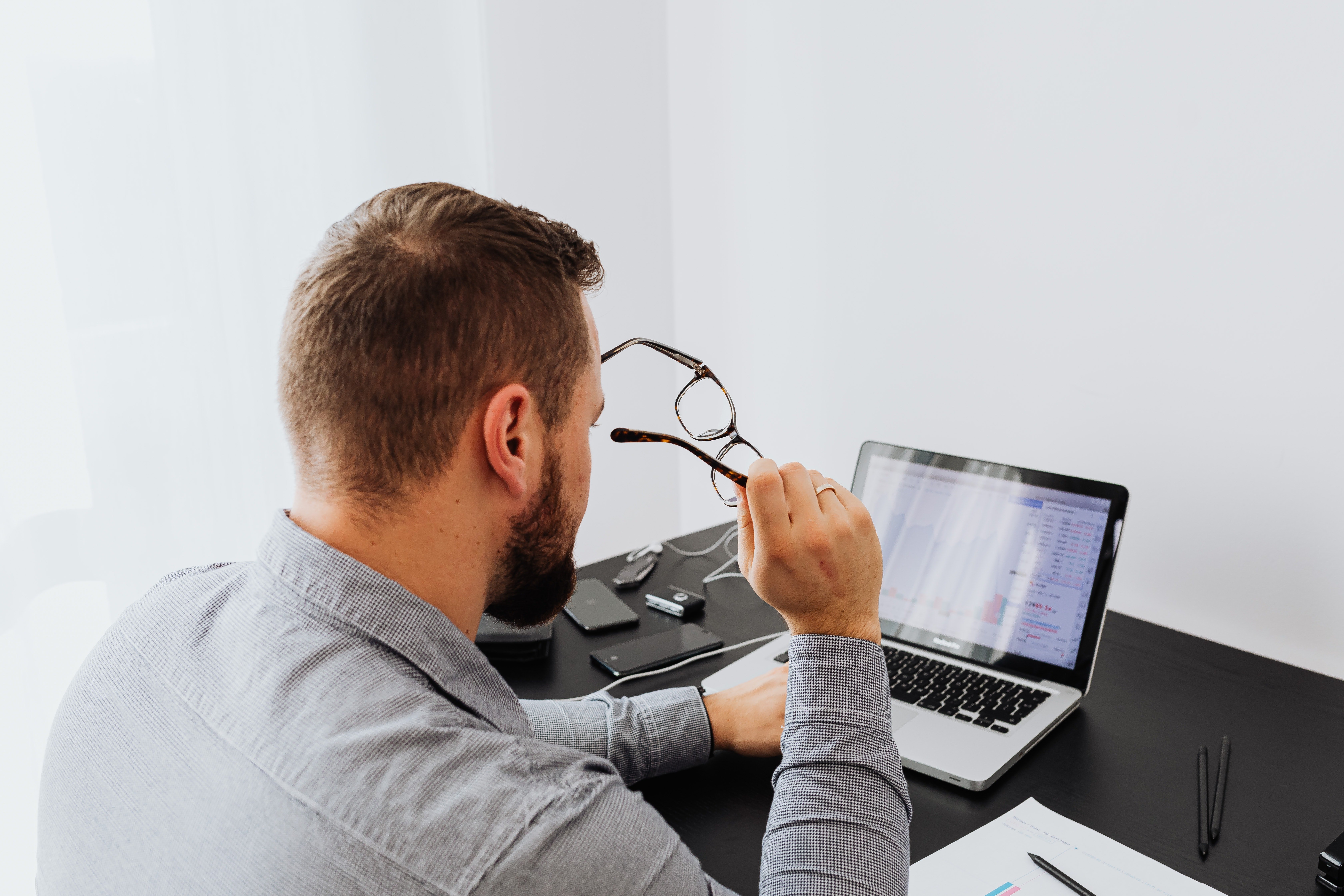 Mark decided to look up his dad's results online. | Source: Pexels