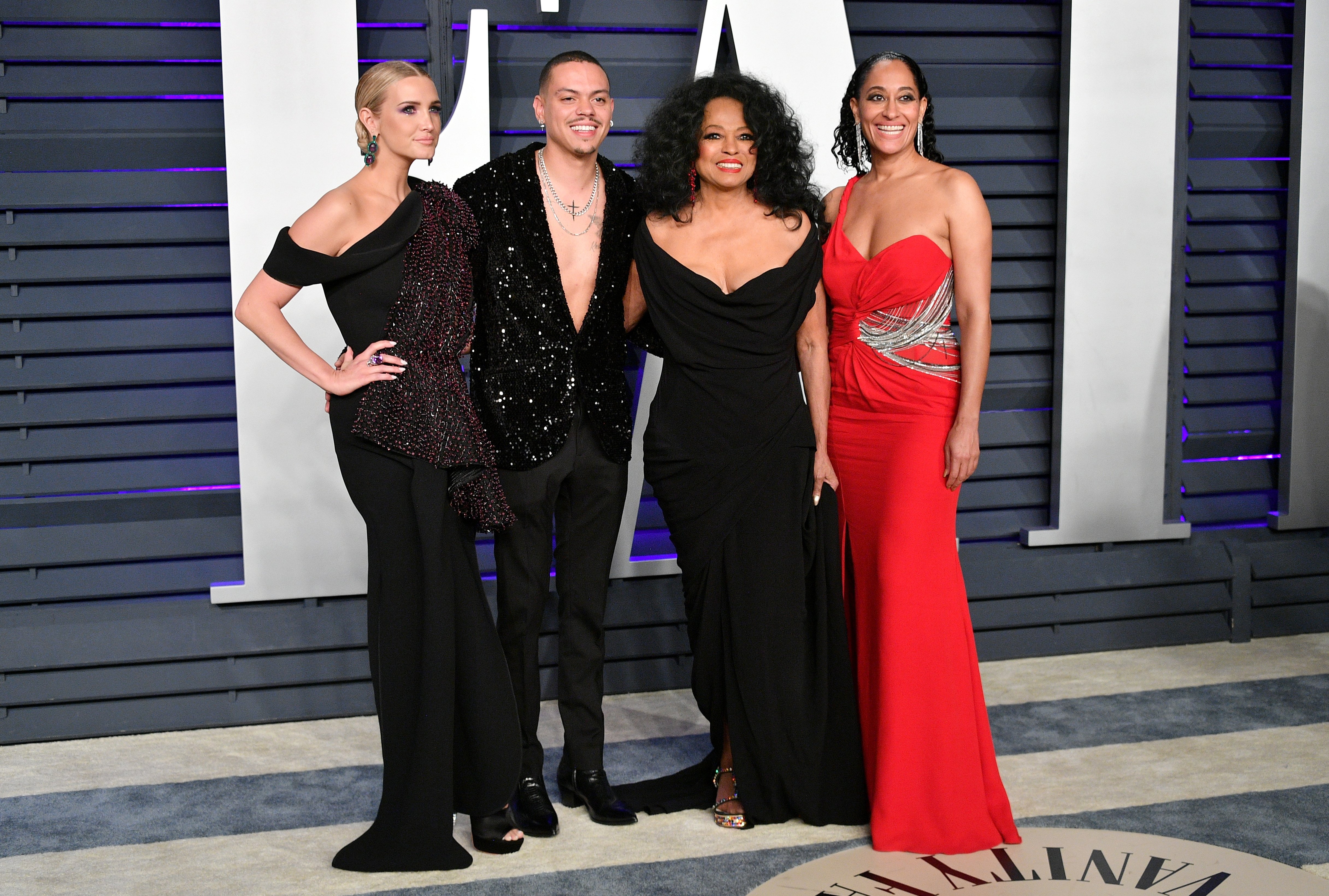 Ashlee Simpson, Evan Ross, Diana Ross und Tracee Ellis Ross bei der 2019 Vanity Fair Oscar Party | Quelle: Getty Images
