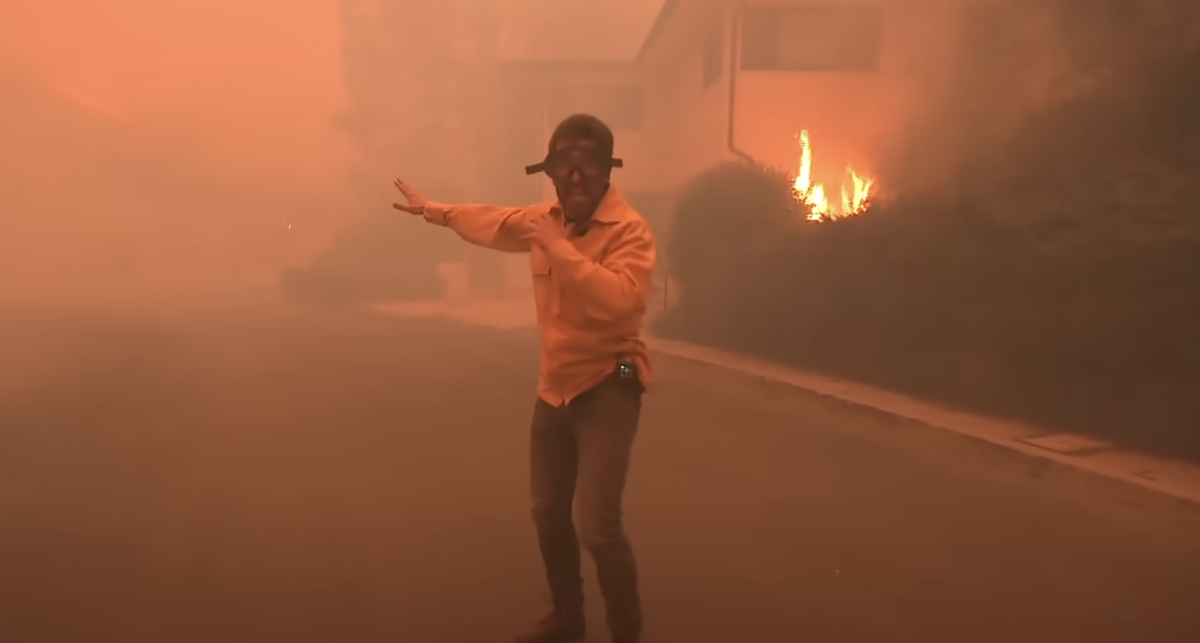 Jonathan Vigliotti reporting from the scene on January 7, 2025, in Los Angeles, California. | Source: YouTube/CBSEveningNews