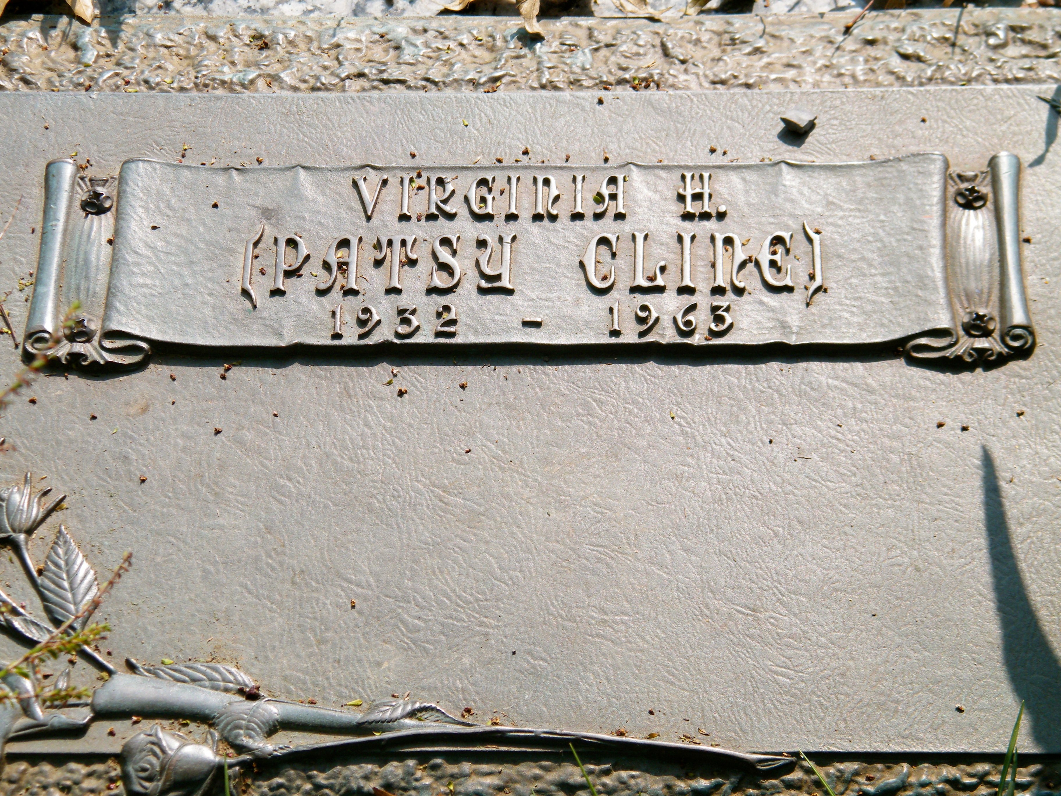 Grave of Patsy Cline - Winchester, Virginia | Source: Wikimedia Commons