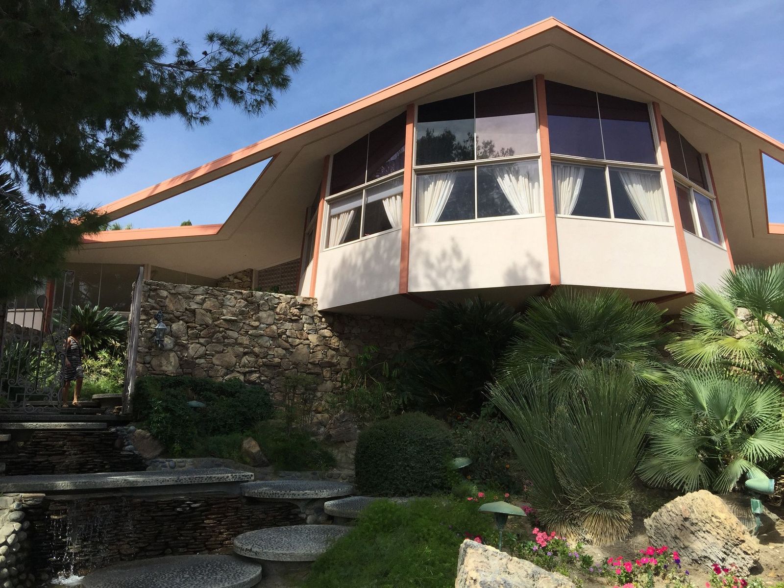 Elvis Presley home in Palm Springs, California on March 2, 2016. | Photo: Getty Images