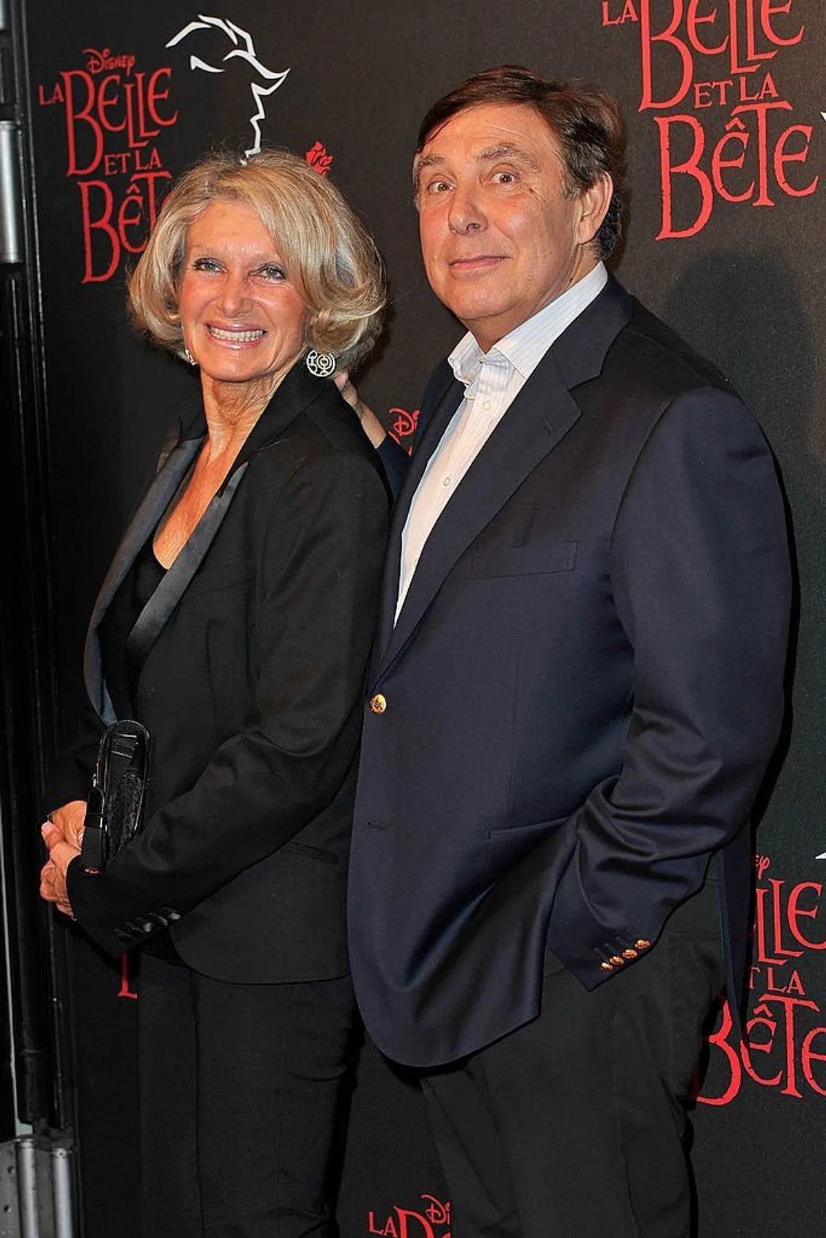 Évelyne Jarre et Jean-Pierre Foucault assistent à la première de la série "La Belle et la Bête" au Théâtre Mogador le 24 octobre 2013 à Paris. | Photo : Getty Images