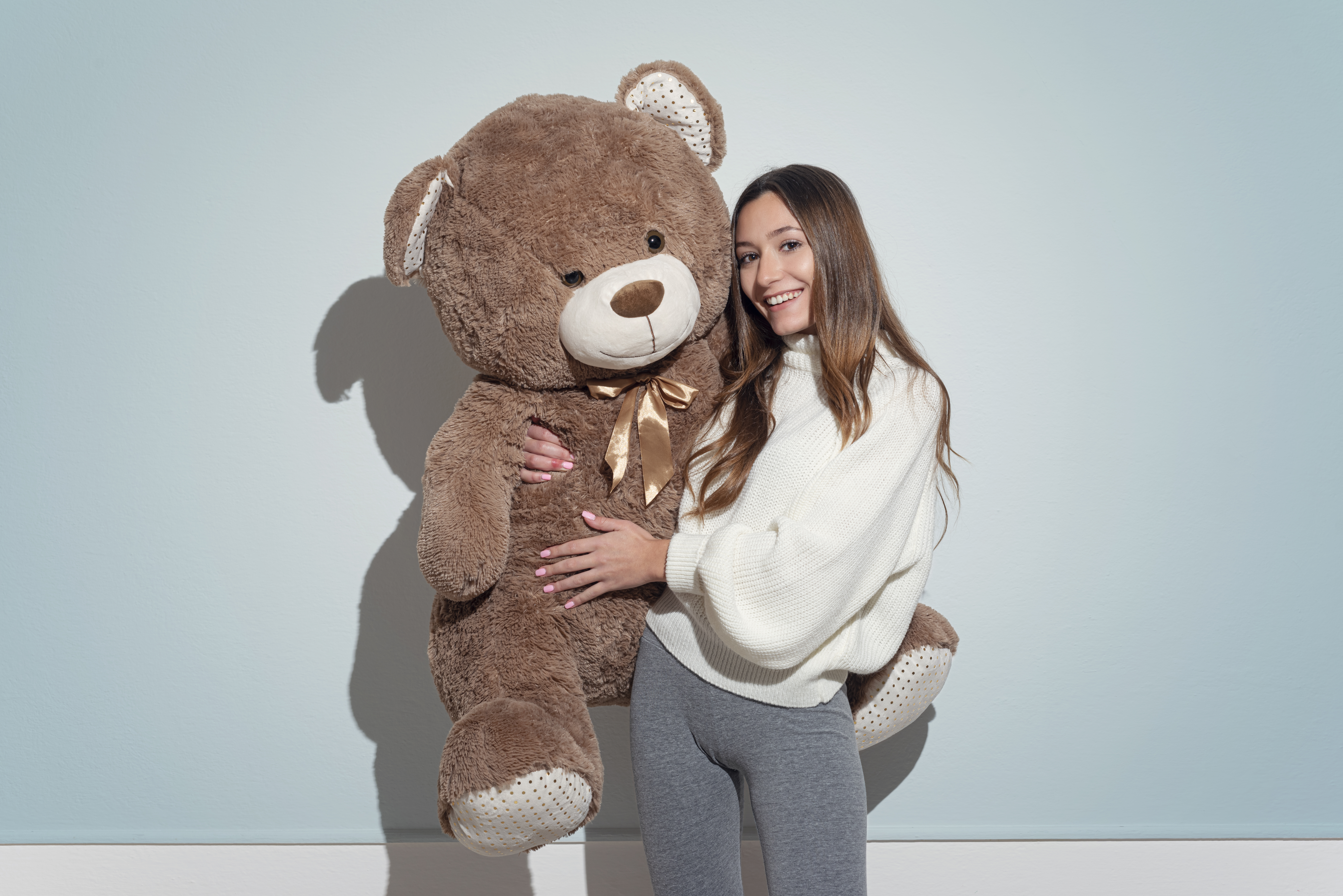 Woman holding a large teddy bear | Source: Getty Images