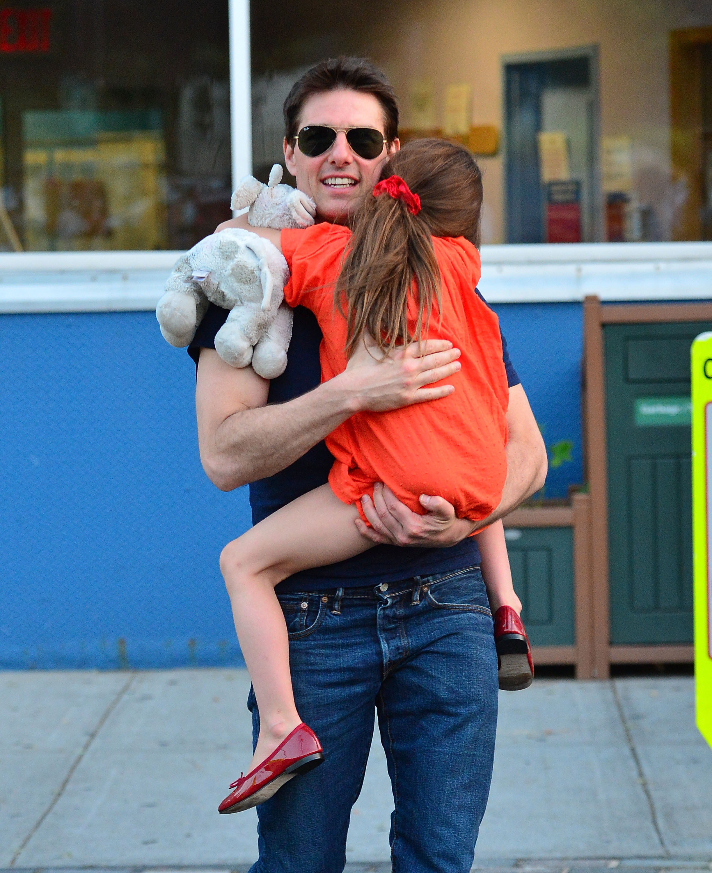 Tom Cruise and Suri Cruise leave Chelsea Piers on July 17, 2012, in New York City. | Source: Getty Images