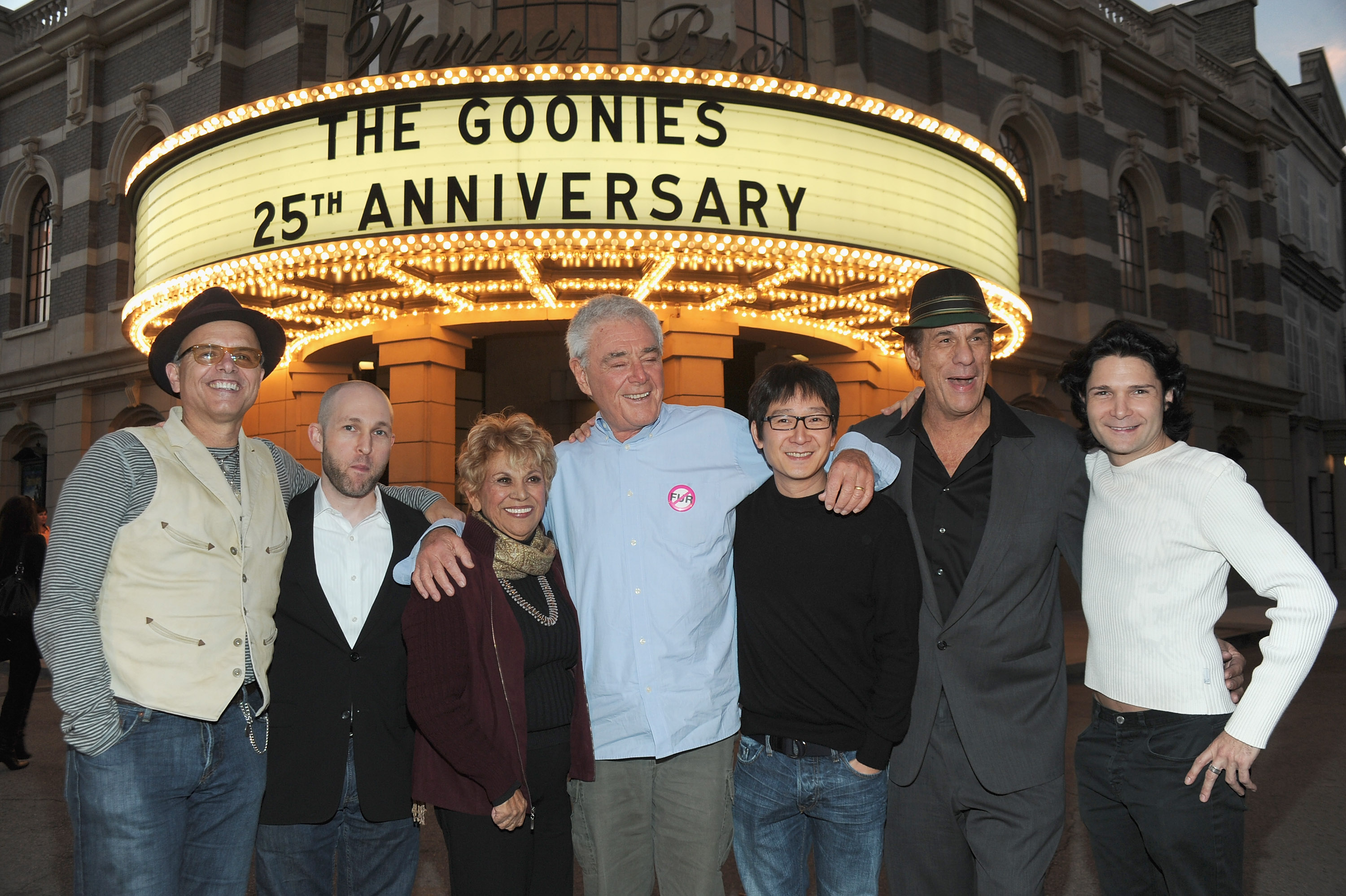 Joe Pantoliano, Jeff Cohen, Lupe Ontiveros, Richard Donner, Ke Huy Quan, Robert Davi, and Corey Feldman attend the Warner Bros. 25th Anniversary celebration of "The Goonies" on October 27, 2010 | Source: Getty Images