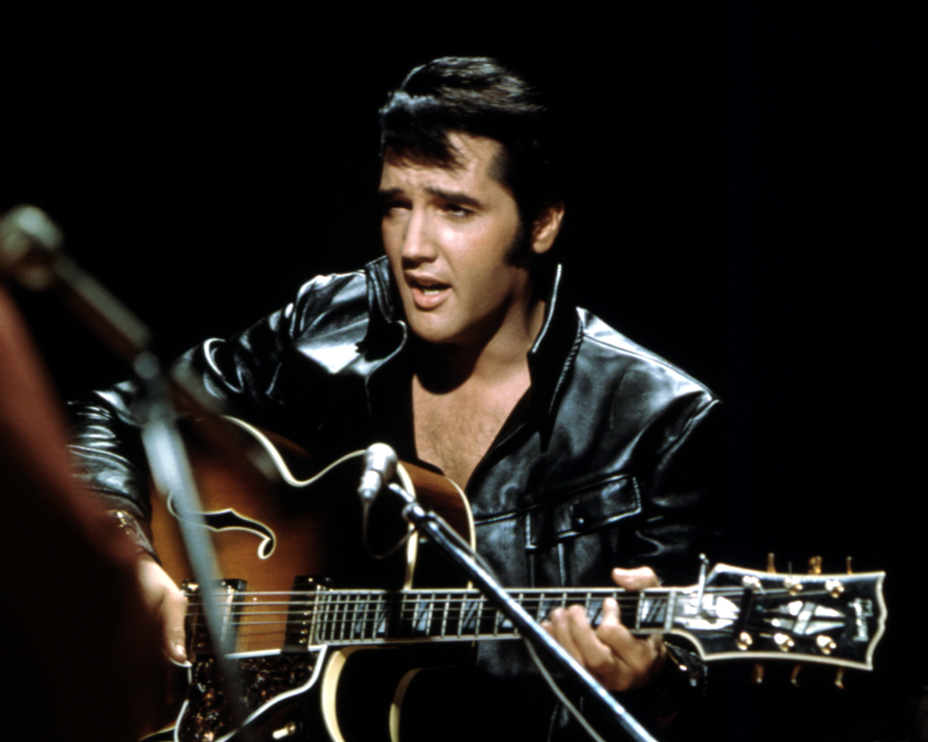 Elvis Presley performing on the Elvis comeback TV special on on June 27, 1968. | Source: Getty Images