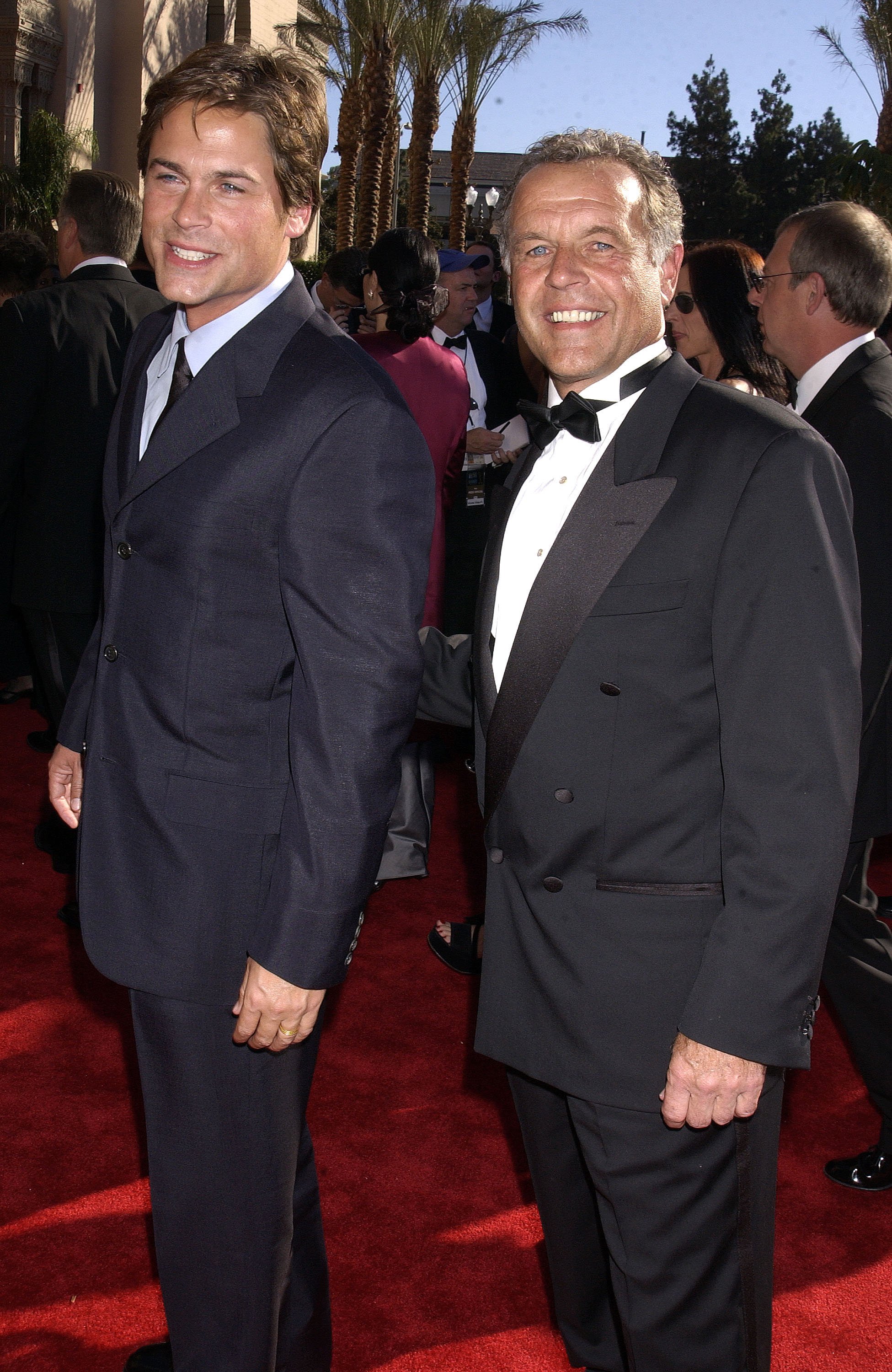 Rob Lowe and his father Charles Lowe at the Emmy Awards in California in 2002. | Source: Getty Images 