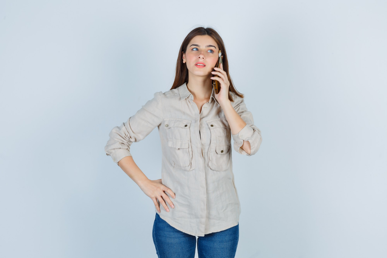 A smiling woman talking on the phone | Source: Freepik