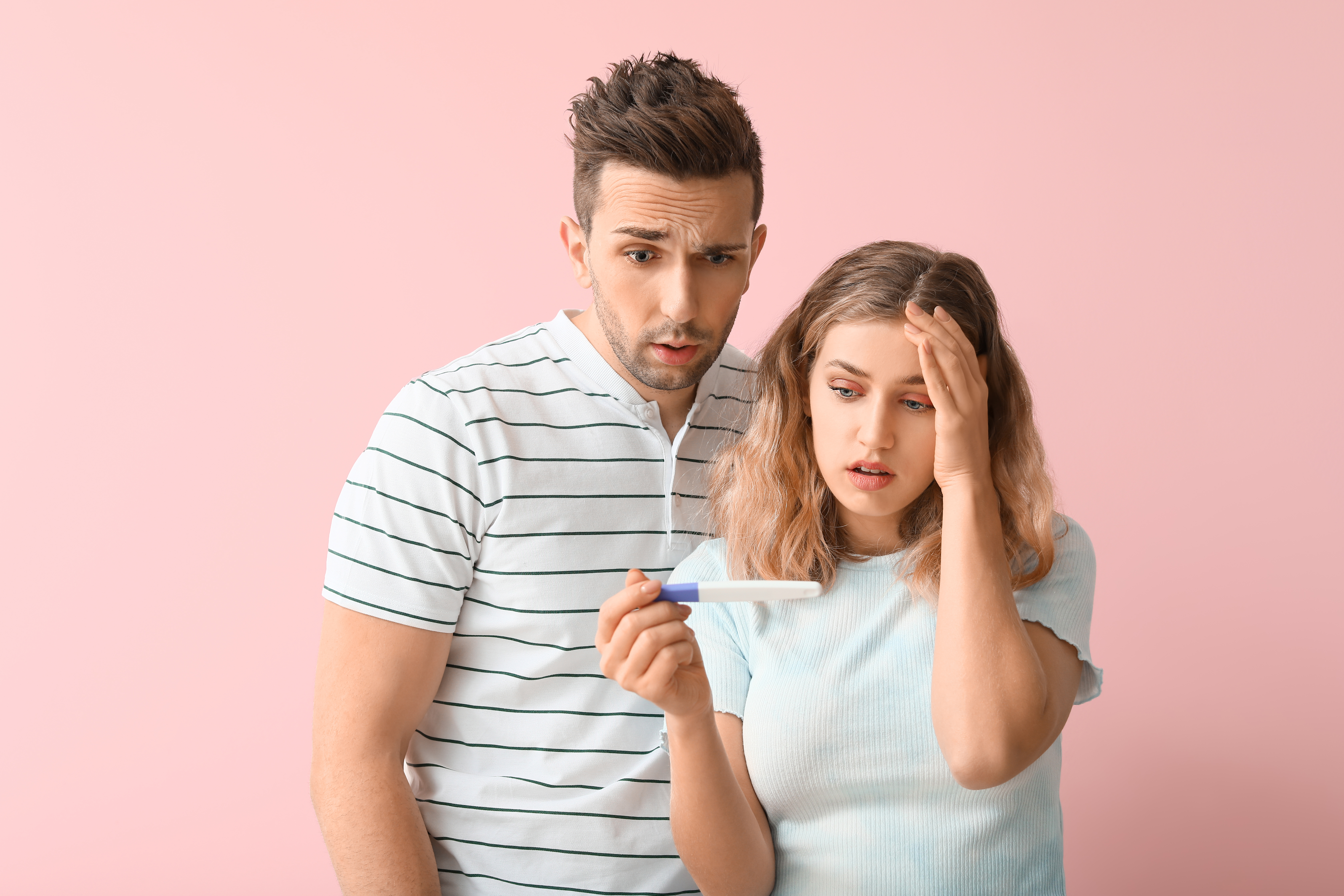 A man and a woman looking at a pregnancy test | Source: Shutterstock