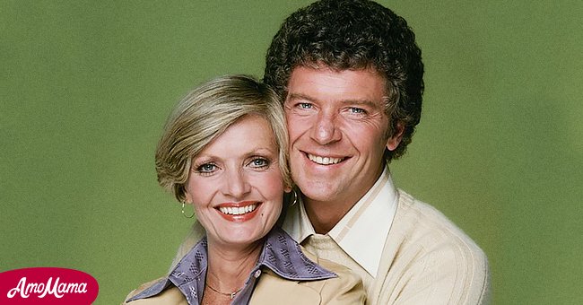 Richard Reed and Florence Henderson on the set of "The Brady Bunch" | Source: Getty Images