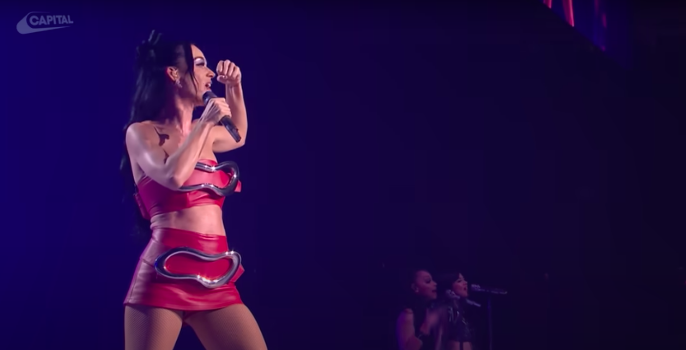 Katy Perry performing "Roar" alongside backup singers during Capital's Jingle Bell Ball, posted on December 9, 2024 | Source: YouTube/Capital FM