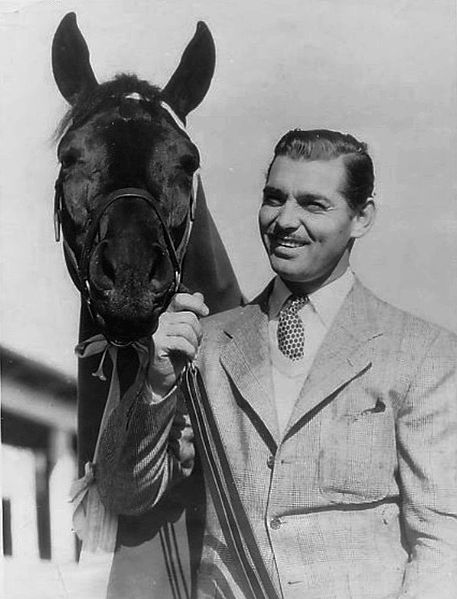Clark Gable and his race horse in Beverly Hills, December 29, 1935. | Source: Wikimedia Commons