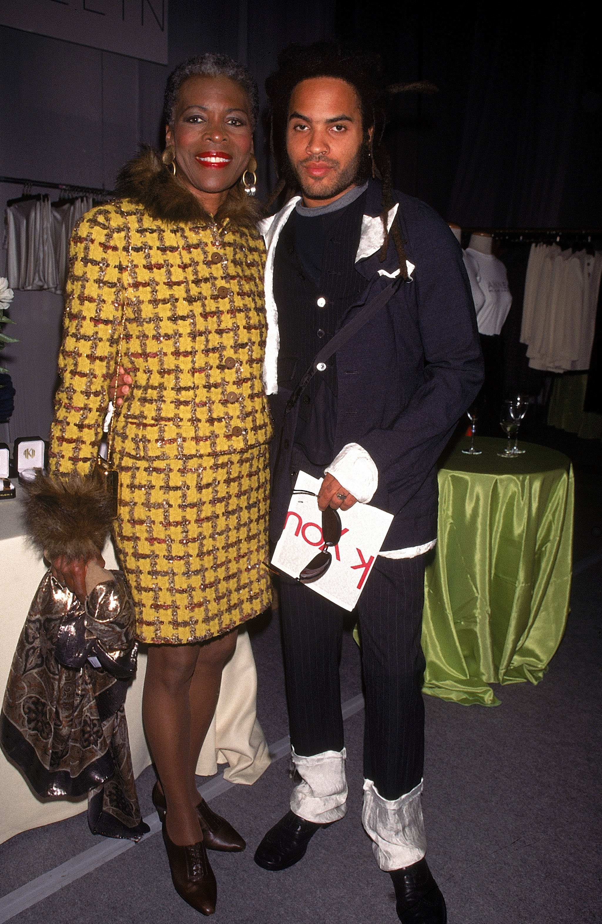 Lenny Kravitz with his mother, actress Roxie Roker in 1995 | Photo: Getty Images