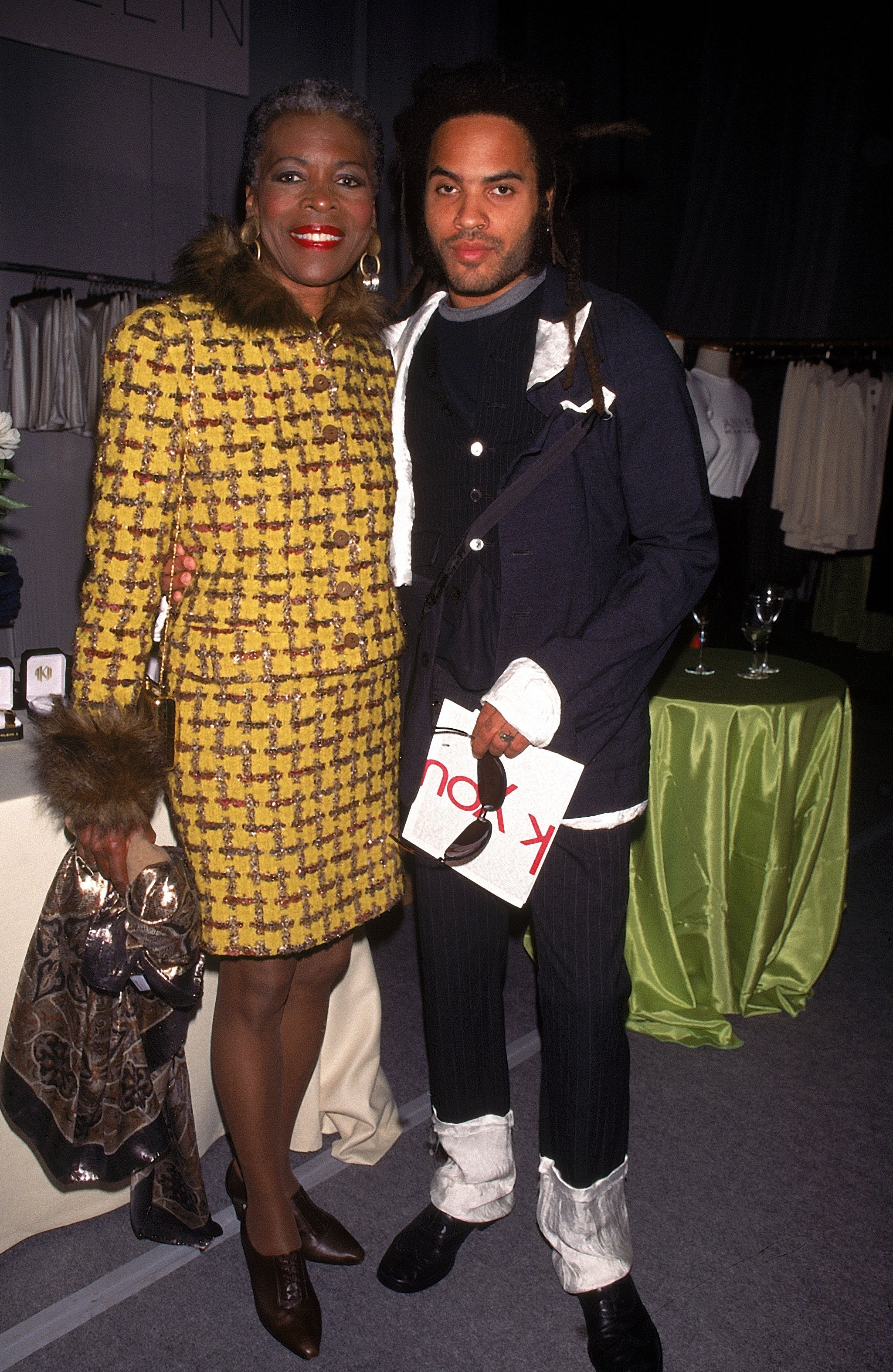 Lenny Kravitz with his mother, actress Roxie Roker, 1995 | Photo: GettyImages