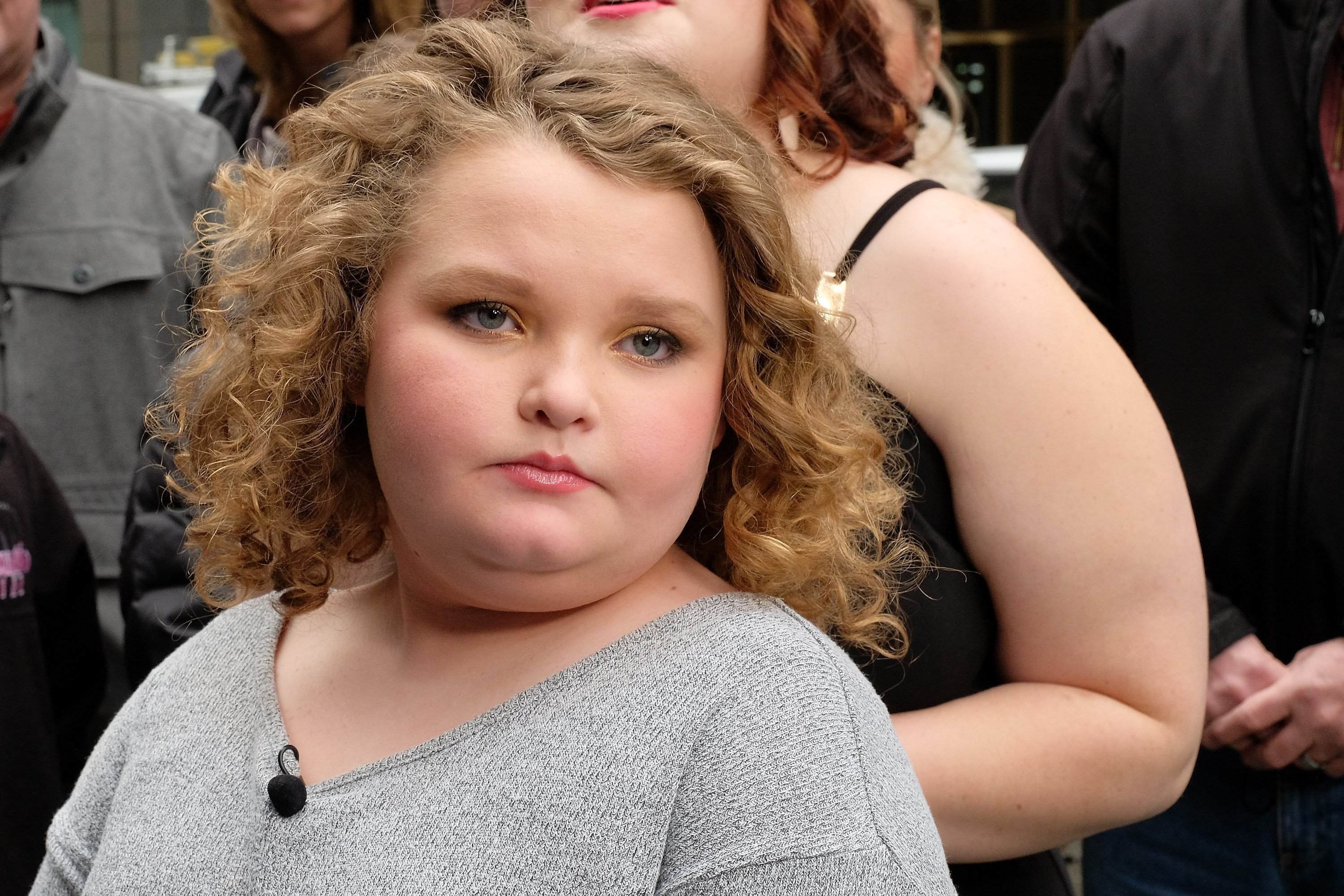 Alana "Honey Boo Boo" Thompson visits "Extra" in Times Square, New York City on February 22, 2017 | Photo: Getty Images