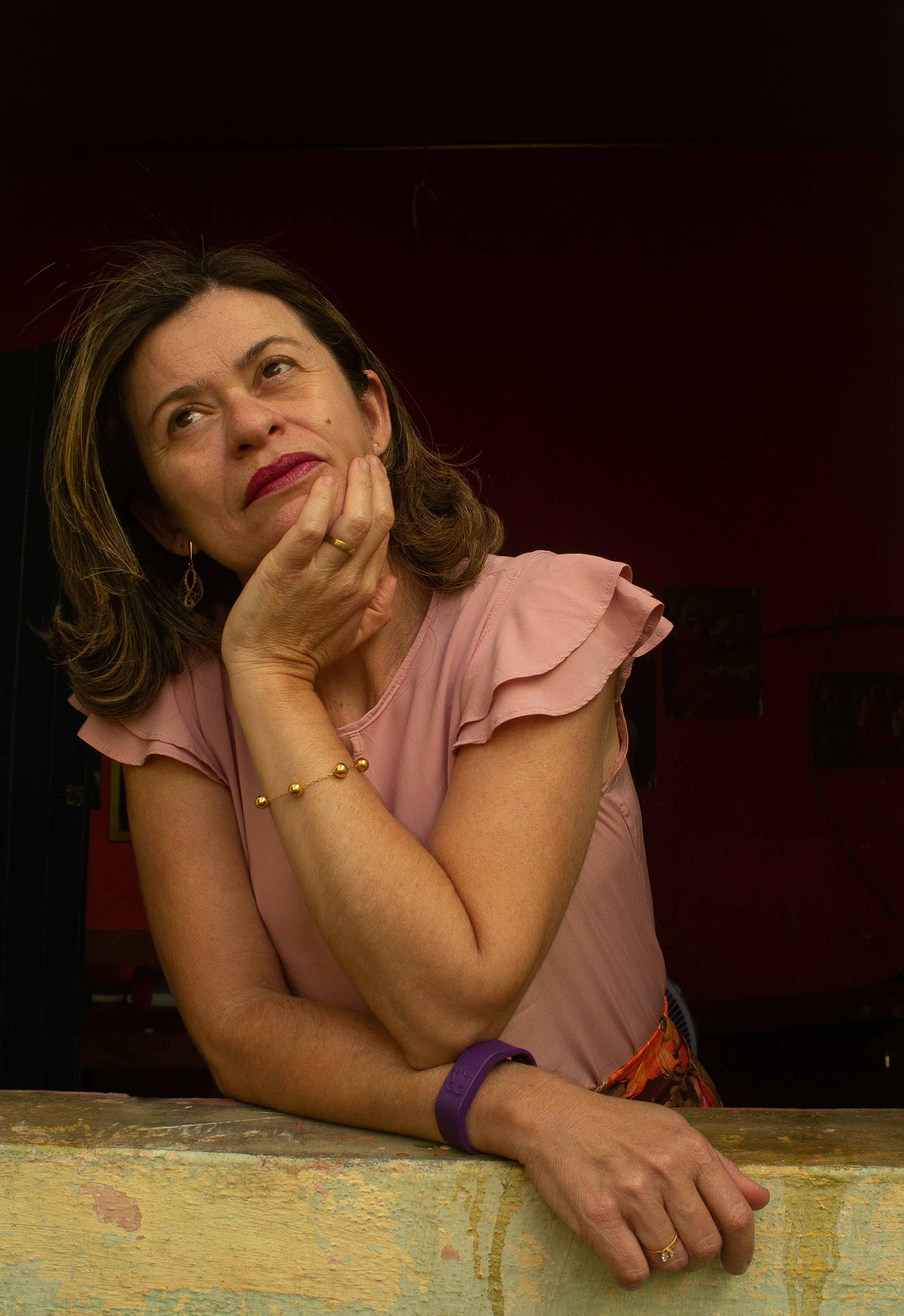 A woman frowning while thinking | Source: Unsplash