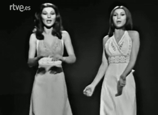 Carmela y Tina en televisión │Imagen tomada de: YouTube/daviniacadiz cadiz