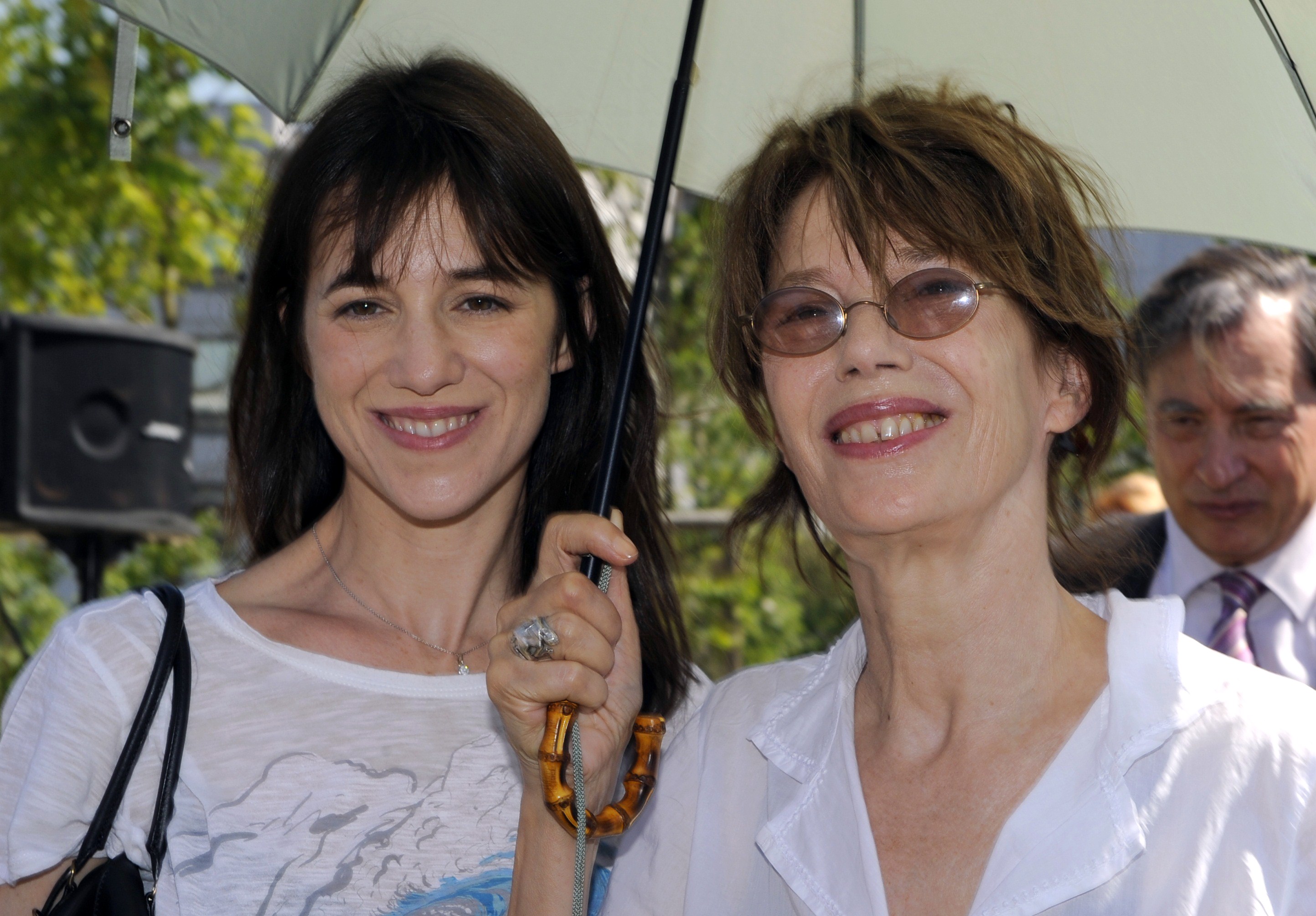 Charlotte Gainsbourg (L) and Jane Birkin in Paris on July 8, 2010 | Source: Getty Images