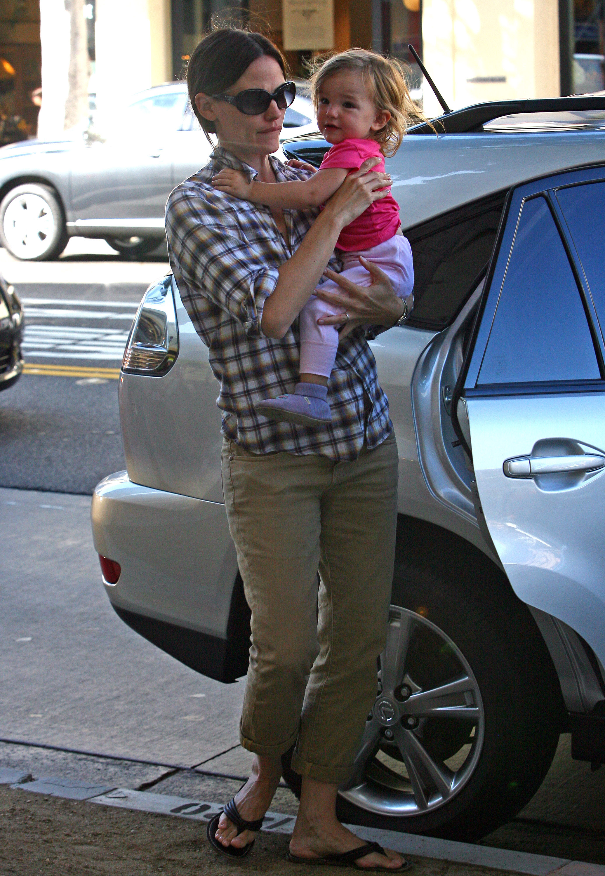 Jennifer Gardner and Seraphina Affleck on July 29, 2010 in Los Angeles, California. | Source: Getty Images