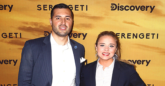 Jinger Duggar Wears Pink High Heels with Her Husband Jeremy Vuolo (Photo)