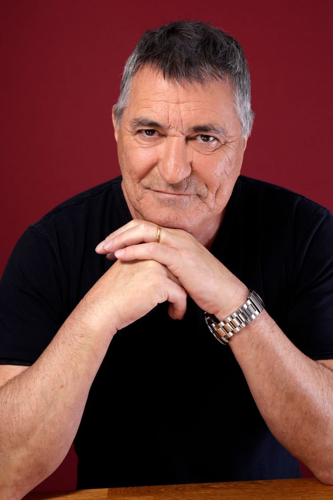 Jean-Marie Bigard en t-shirt noir. | Photo : Getty Images