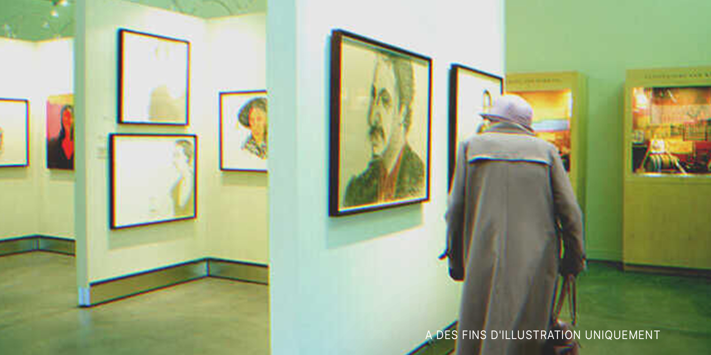 Une peinture d'une femme âgée accrochée dans une galerie d'art | Source : Getty Images