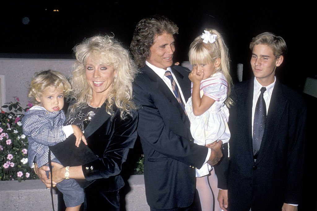 Schauspieler Michael Landon, Ehefrau Cindy Landon, Sohn Sean Landon, Tochter Jennifer Landon und Sohn Christopher Landon nehmen am 15. Oktober 1988 im Filmland Center in Culver City, Kalifornien, an der zweiten jährlichen Michael Landon Celebrity Gala des National Down Syndrome Congress teil. (Foto von Ron Galella) I Quelle: Getty Images