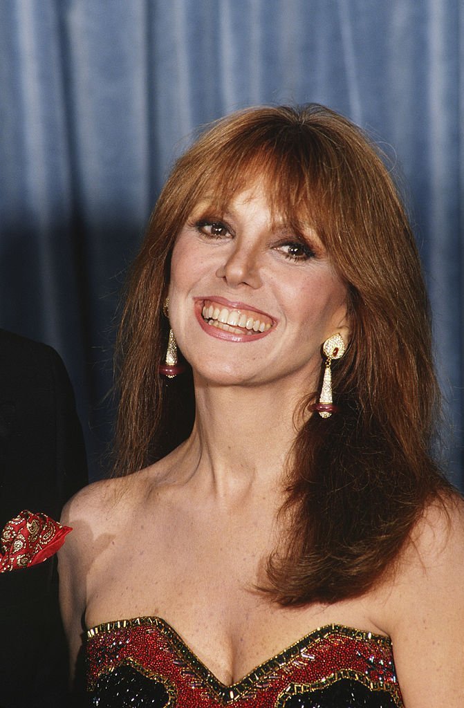 Star of the hit TV show "That Girl" and wife of talk-show host Phil Donahue, Marlo Thomas, arrives at the 1989 Emmy Award ceremonies  | Getty Images