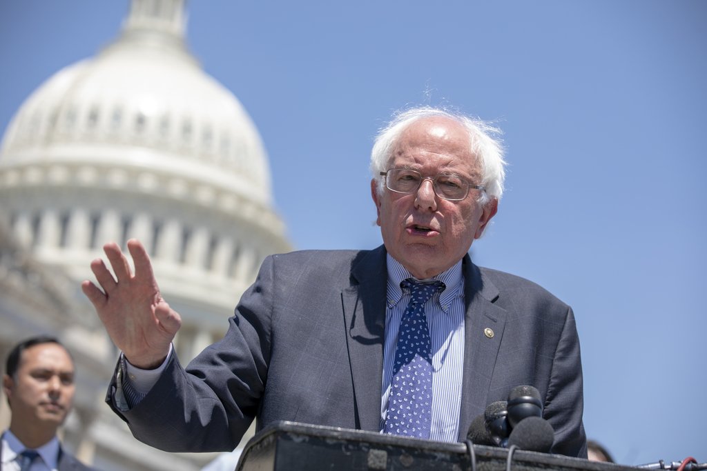 Senator Bernie Sanders giving a speech in 2018 | Photo: Getty Images