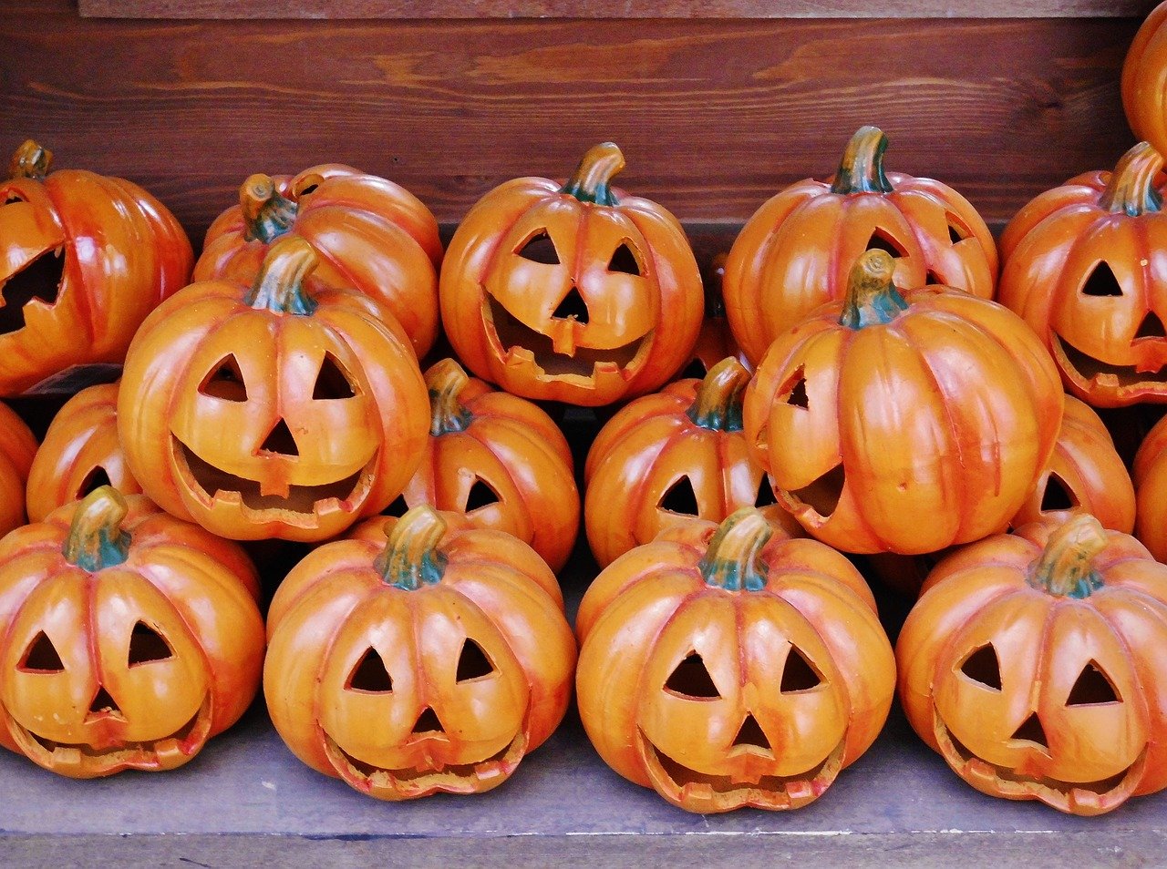 Conjunto de calabazas decoradas para Halloween. | Imagen: NeePix Conjunto de calabazas decoradas para Halloween. | Imagen: NeePix