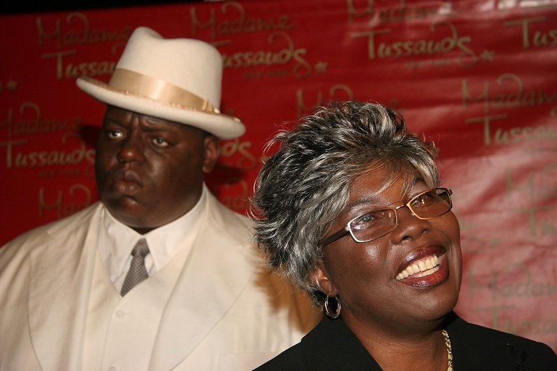 Voletta Wallace next to the Notorious BIG's wax figure, at Madame Tussauds on October 25, 2007 in New York City | Photo: Getty Images