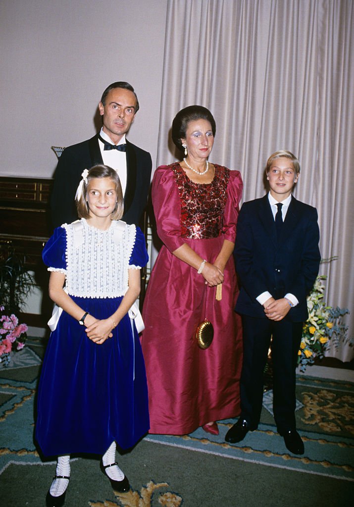 La infanta Margarita con su esposo Carlos Zurita y sus hijos Alfonso y María, en 1985, Madrid, España. | Foto: Getty Images La infanta Margarita con su esposo Carlos Zurita y sus hijos Alfonso y María, en 1985, Madrid, España. | Foto: Getty Images