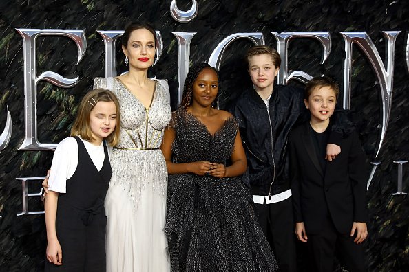Angelina Jolie y sus hijos en el estreno europeo de 'Maleficent: Mistress of Evil' el 9 de octubre de 2019 en Londres, Inglaterra. | Foto: Getty Images