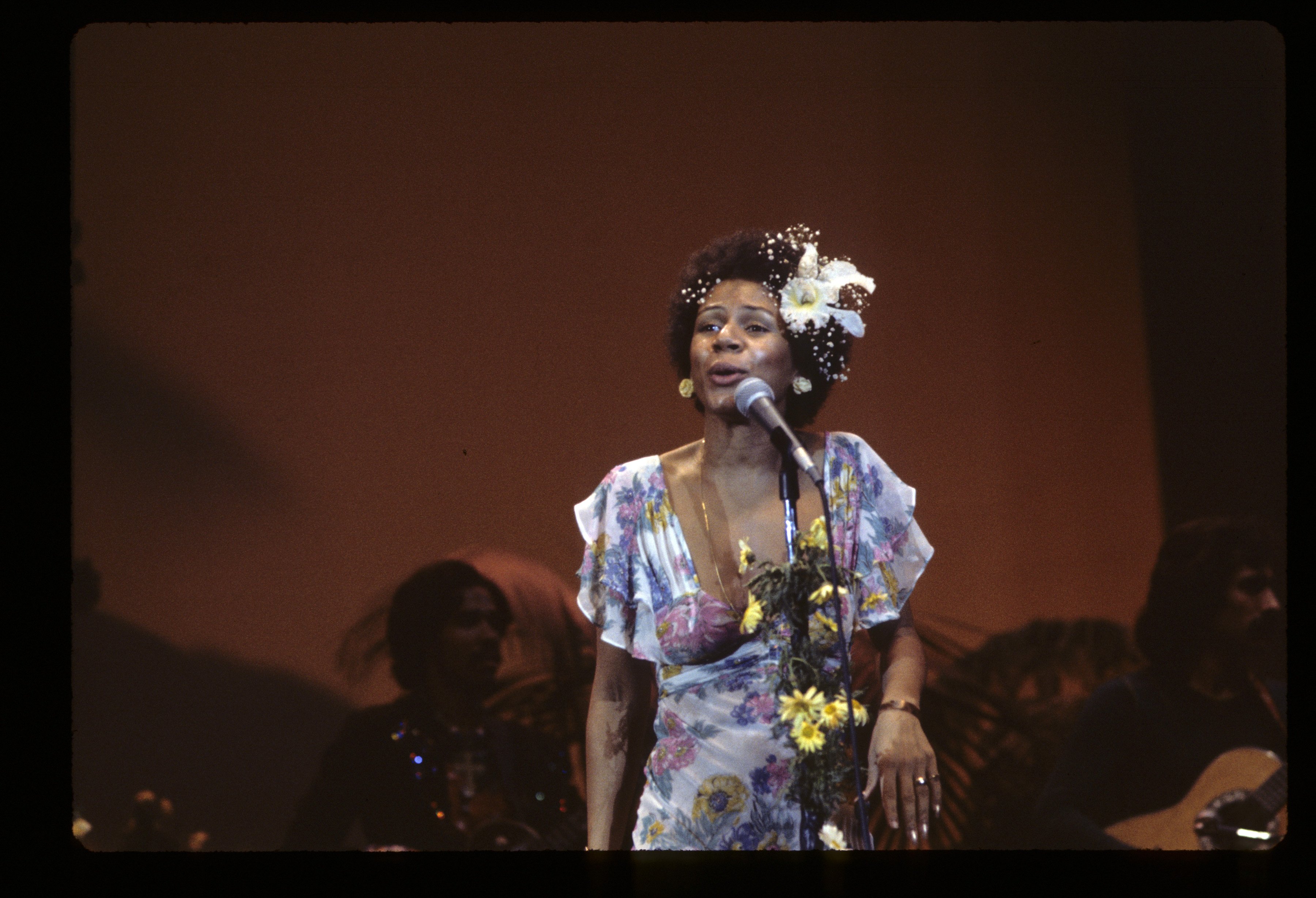 Singer Minnie Riperton performs on November 1974 | Source: Getty Images