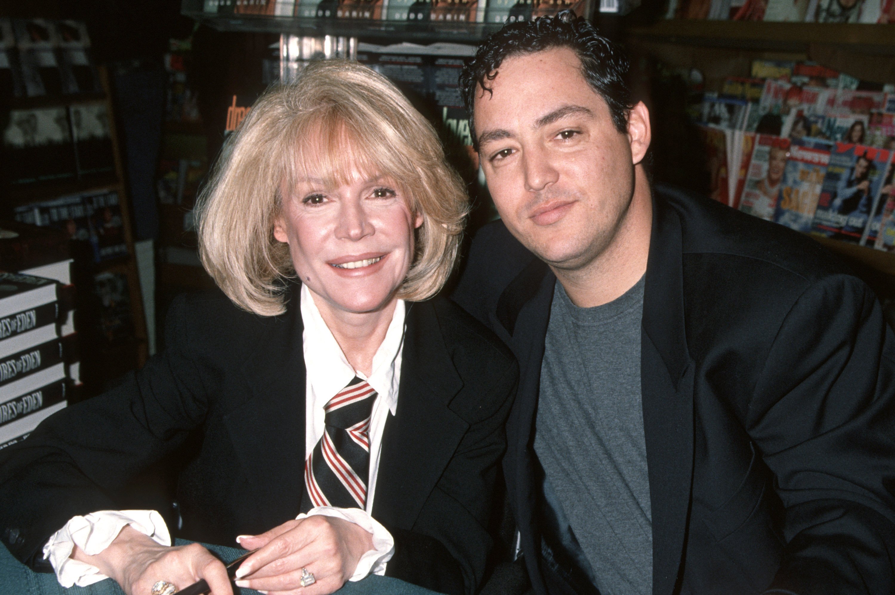 Sandra Dee and Dodd Darin at the book signing for "Dreamlovers" on November 26, 1994, in West Hollywood, California | Source: Getty Images